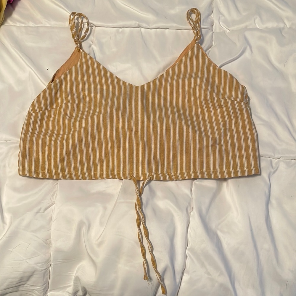 yellow stripped crop